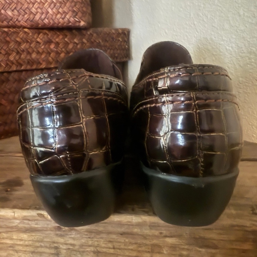 Clarks Women’s Bendables Brown Croc Alligator Embossed Loafer Slide On Shoes 10M - Picture 3 of 5